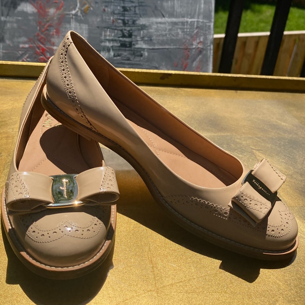 Salvatore Ferragamo NWOT Nude Patent Leather Ballet Flats with Bow and Gold
